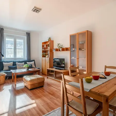 Center 1 Stop To Airport Budapest