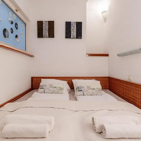 Center 1 Stop To Airport Apartamento Budapest