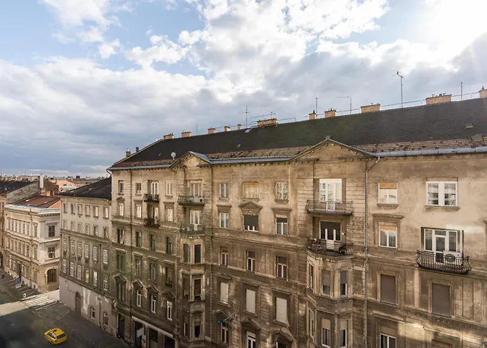 Apartament Center 1 Stop To Airport Budapesta